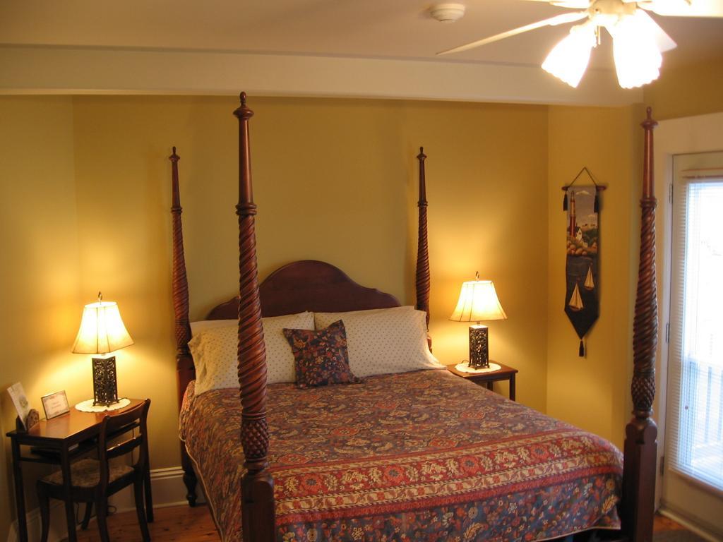 Louisbourg Heritage House Room photo