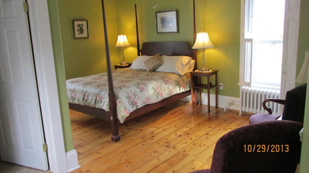 Louisbourg Heritage House Room photo