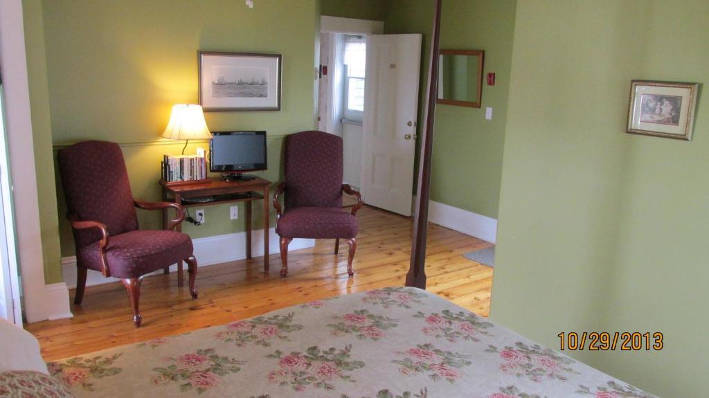 Louisbourg Heritage House Room photo